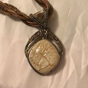 Beautiful cream colored pendant necklace
